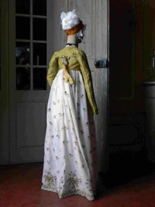 "Le Costume provençal féminin," Musée du costume de Grasse