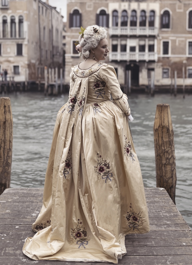 1780s Hand-Embroidered Robe à la Piemontaise